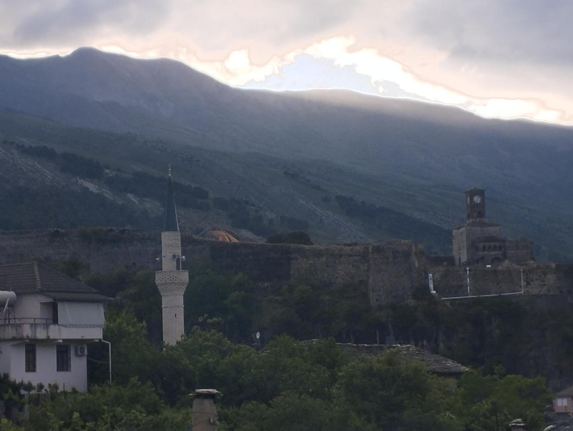 Rondo Guesthouse Gjirokaster Exterior photo