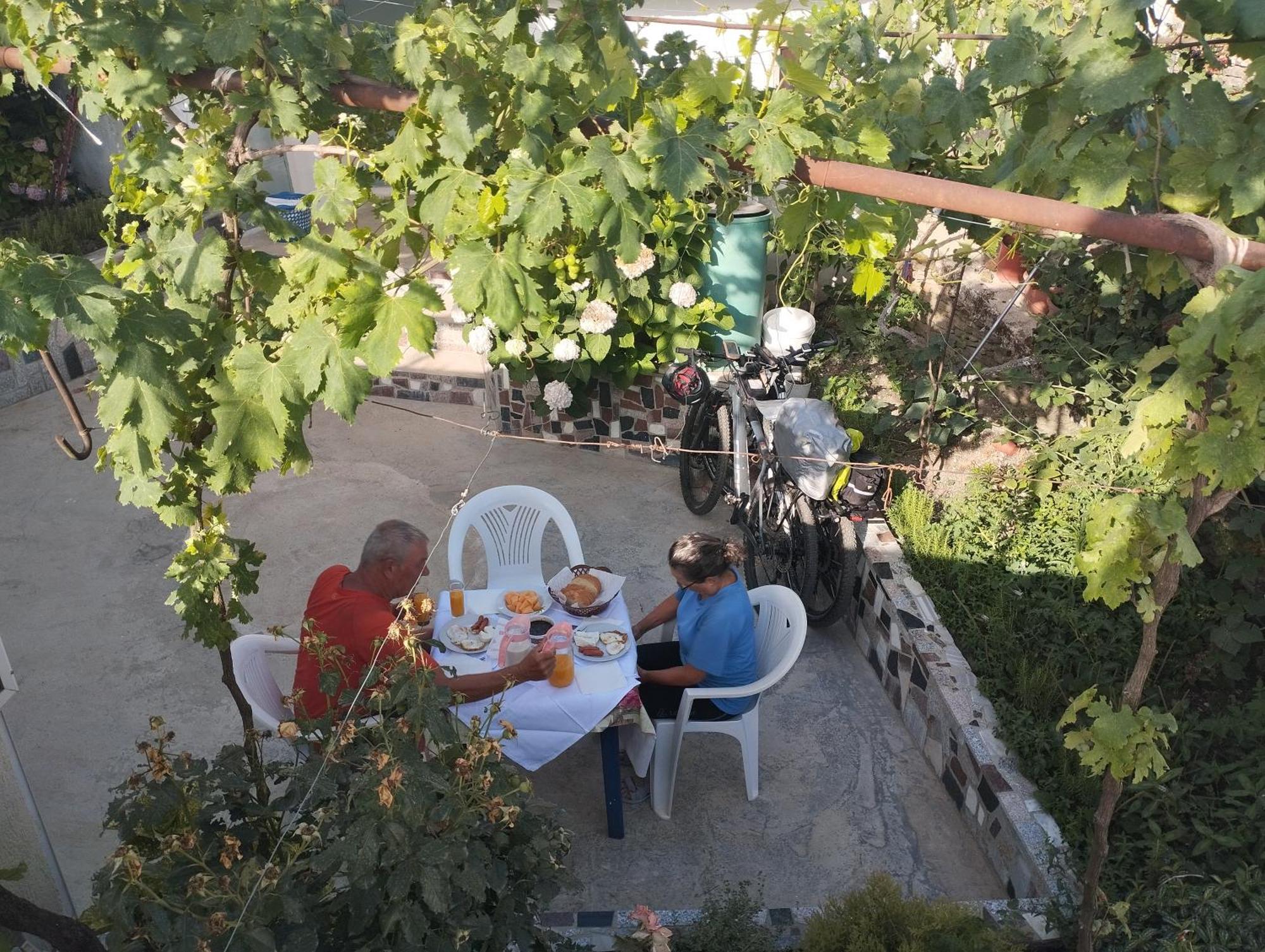 Rondo Guesthouse Gjirokaster Exterior photo